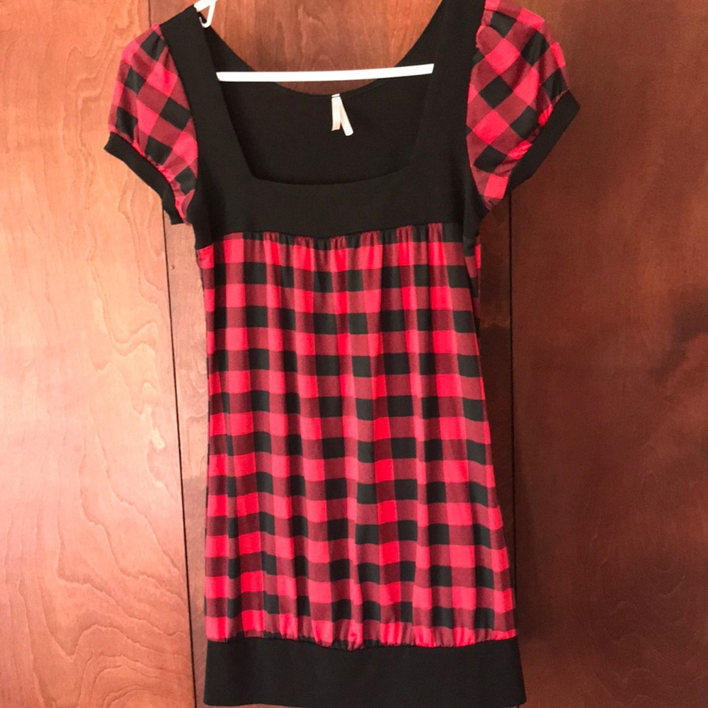 Women’s Checkered Red and Black top
